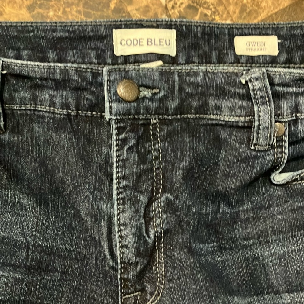 Beautiful women’s jeans sz 18w  studded embroidered back pockets, stretch jean